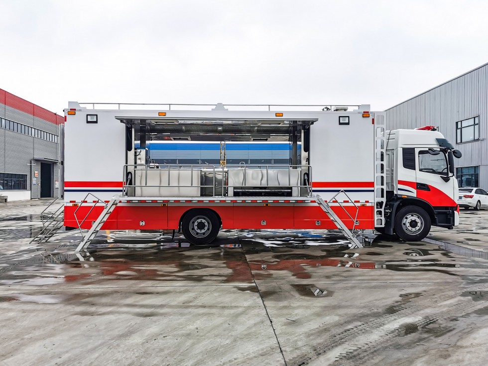 東風(fēng)天錦餐車-可供300人就餐 東風(fēng)天錦餐車-可供300人就餐