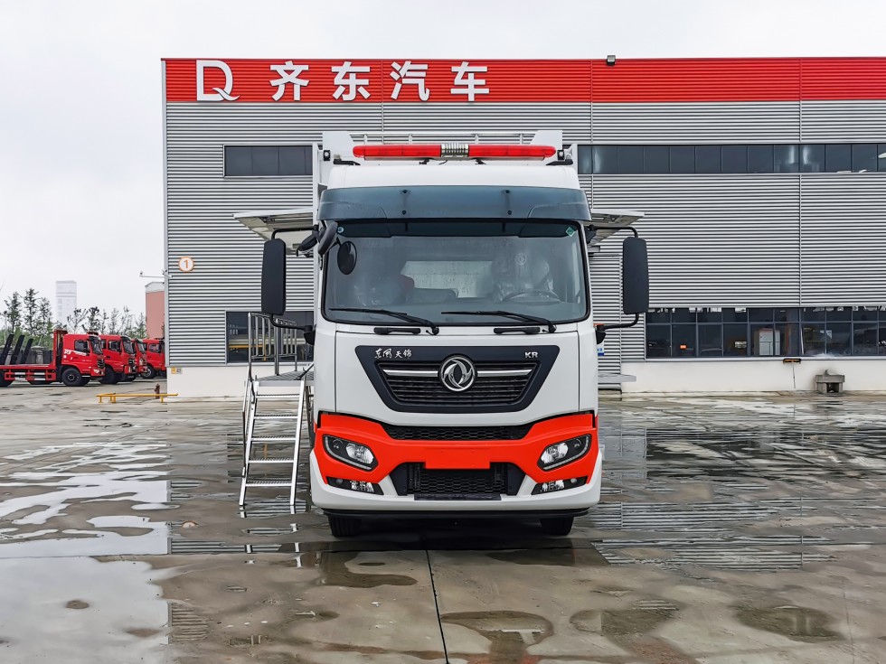 東風(fēng)天錦餐車-可供300人就餐 東風(fēng)天錦餐車-可供300人就餐